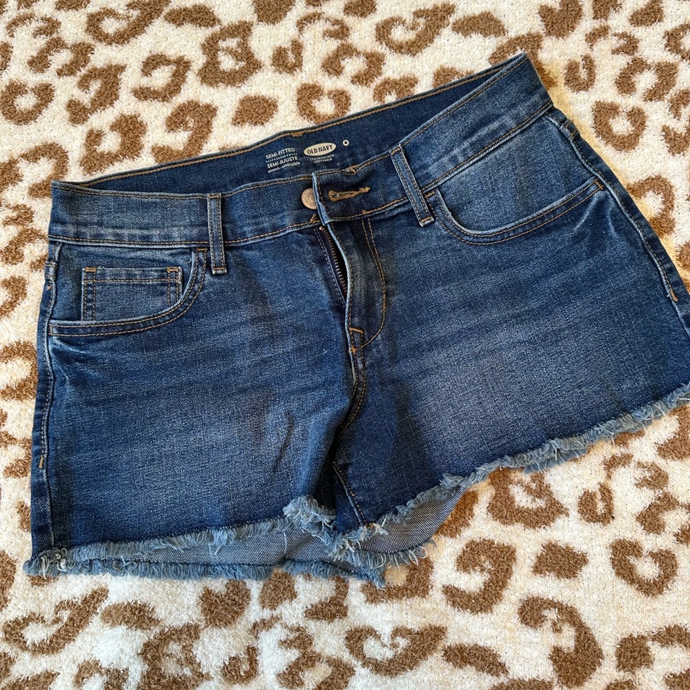 Old Navy semi fitted cut off denim shorts. Size 0.